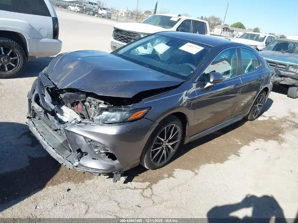 4T1T11AK3NU650887 2022 TOYOTA CAMRY - Image 2