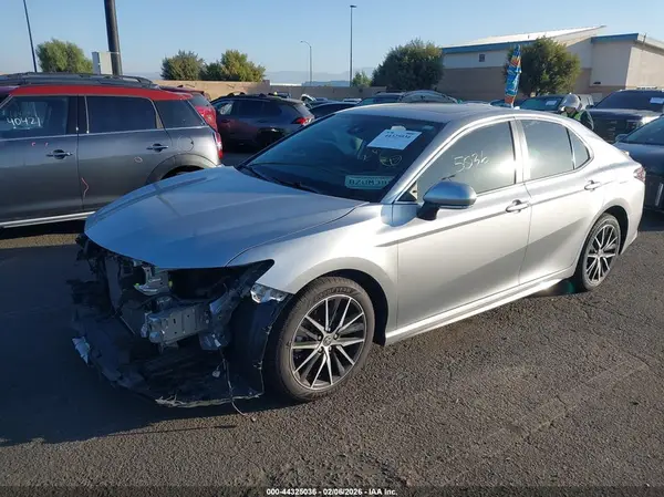 4T1T11AK3NU658360 2022 TOYOTA CAMRY - Image 2