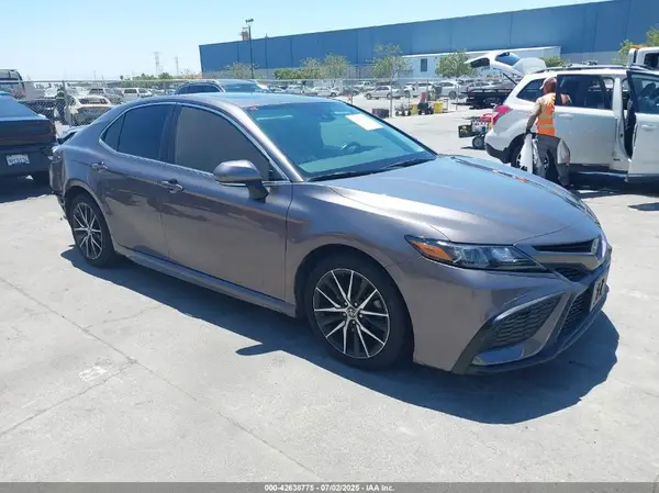 4T1T11AK3NU667835 2022 TOYOTA CAMRY - Image 1