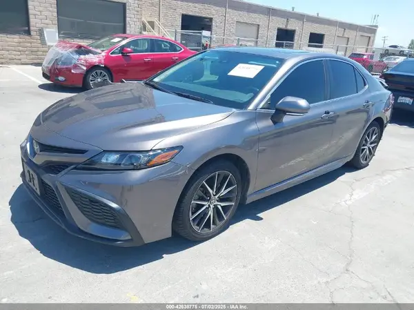 4T1T11AK3NU667835 2022 TOYOTA CAMRY - Image 2