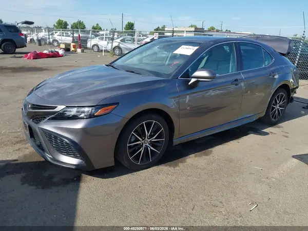 4T1T11AK3NU667933 2022 TOYOTA CAMRY - Image 2