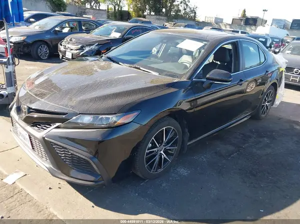 4T1T11AK3NU677068 2022 TOYOTA CAMRY - Image 2