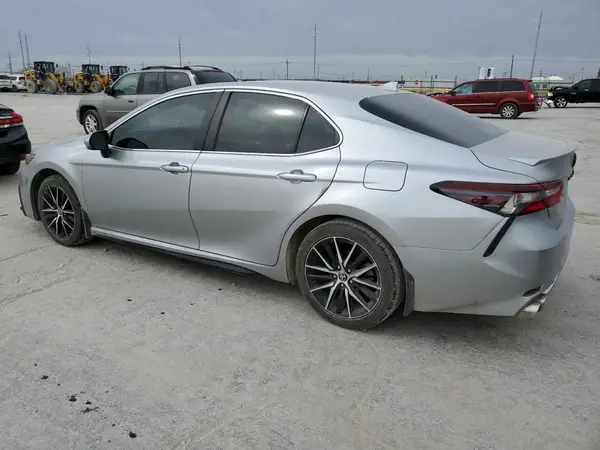 4T1T11AK3NU684652 2022 TOYOTA CAMRY - Image 2