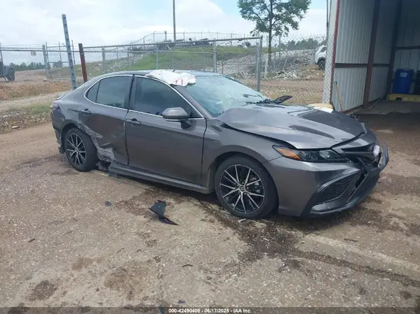 4T1T11AK3NU687504 2022 TOYOTA CAMRY - Image 1