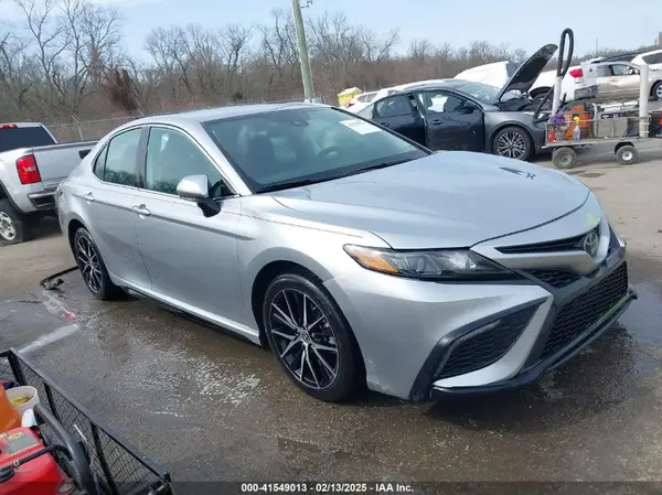 4T1T11AK3NU688507 2022 TOYOTA CAMRY - Image 1