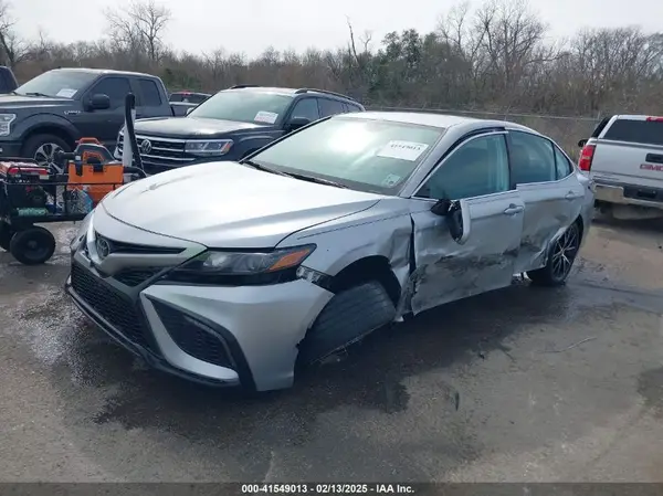 4T1T11AK3NU688507 2022 TOYOTA CAMRY - Image 2