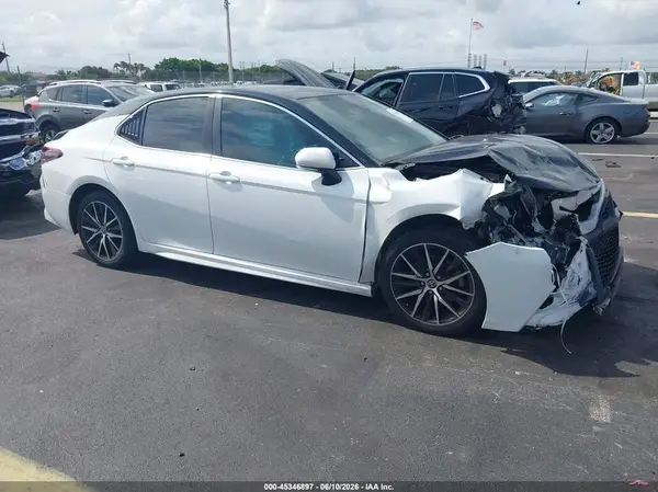 4T1T11AK3NU695165 2022 TOYOTA CAMRY - Image 1