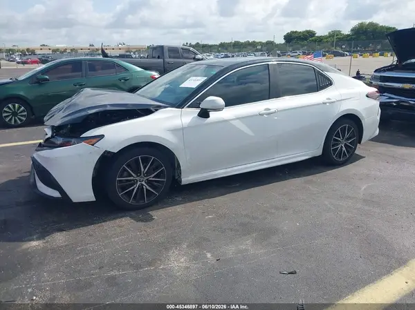 4T1T11AK3NU695165 2022 TOYOTA CAMRY - Image 2