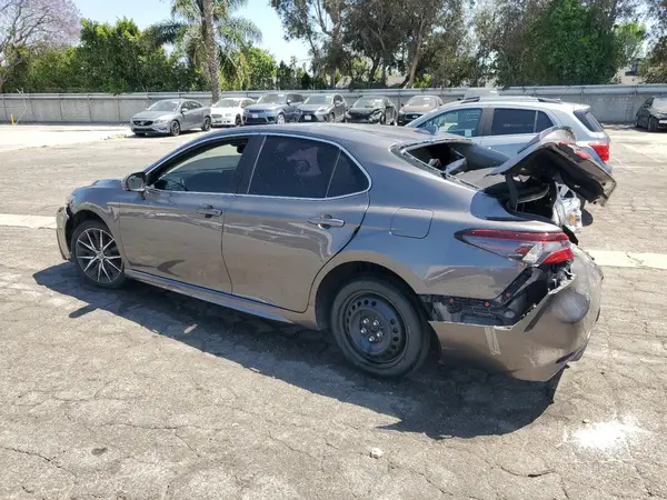 4T1T11AK3NU705421 2022 TOYOTA CAMRY - Image 2