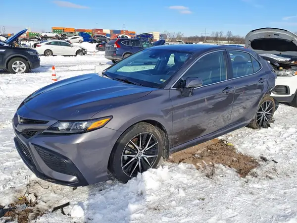 4T1T11AK3NU706813 2022 TOYOTA CAMRY - Image 1