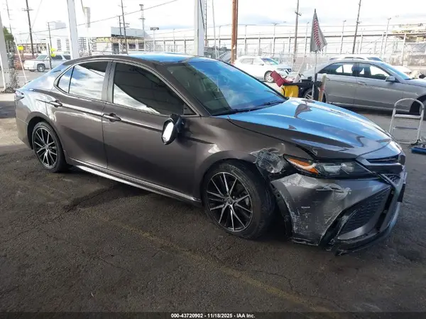 4T1T11AK3NU710294 2022 TOYOTA CAMRY - Image 1