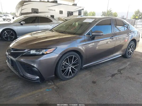 4T1T11AK3NU710294 2022 TOYOTA CAMRY - Image 2