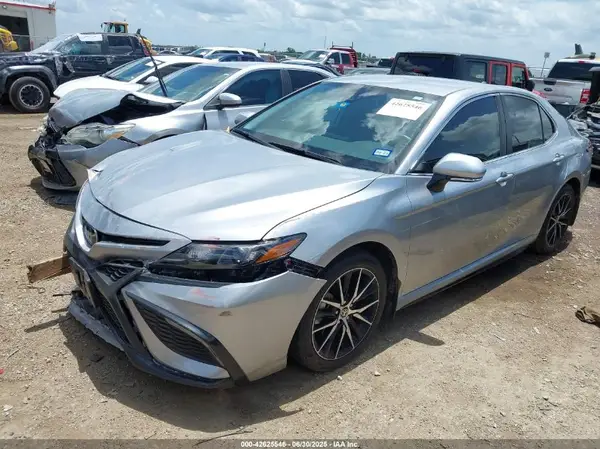 4T1T11AK3RU852814 2024 TOYOTA CAMRY - Image 2
