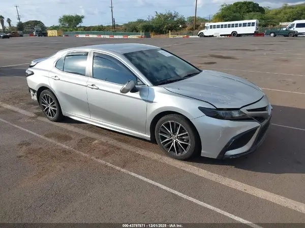 4T1T11AK4MU440703 2021 TOYOTA CAMRY - Image 1