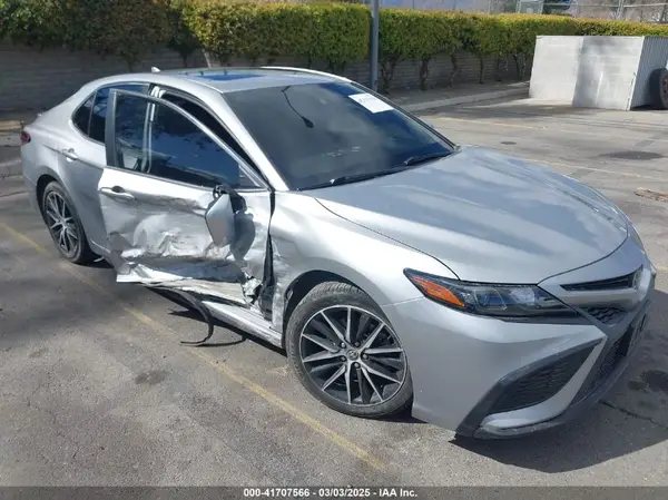 4T1T11AK4MU483227 2021 TOYOTA CAMRY - Image 1