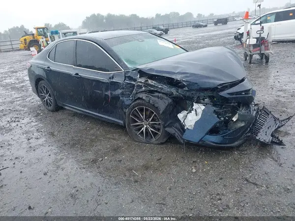 4T1T11AK4MU496964 2021 TOYOTA CAMRY - Image 1