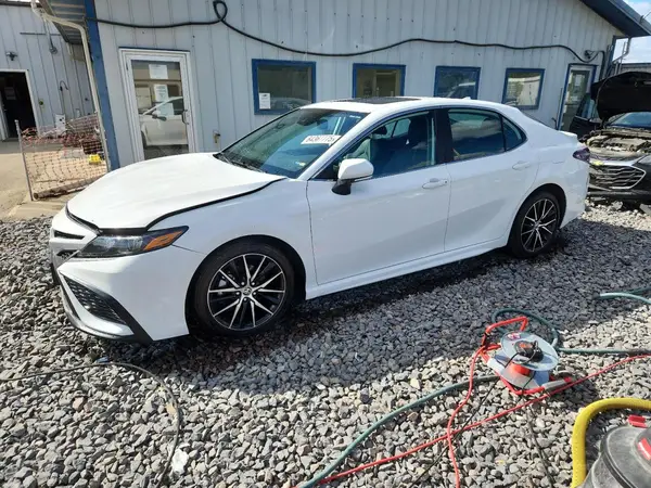 4T1T11AK4MU517022 2021 TOYOTA CAMRY - Image 1