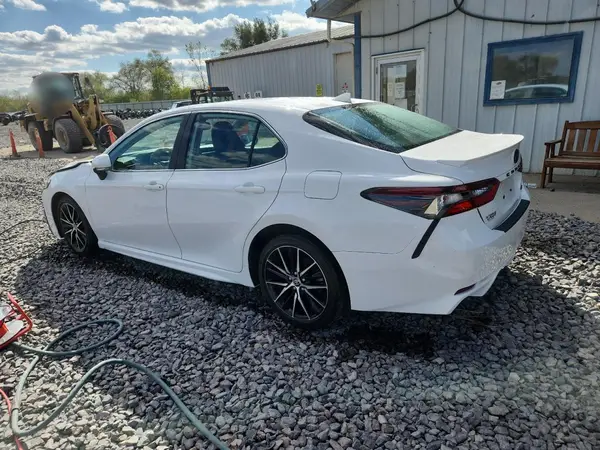 4T1T11AK4MU517022 2021 TOYOTA CAMRY - Image 2