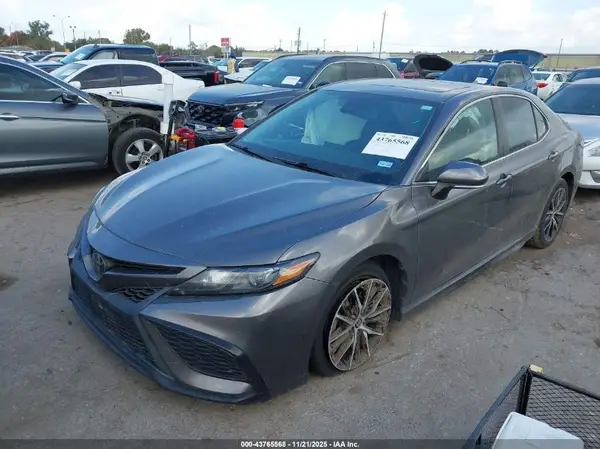 4T1T11AK4MU526402 2021 TOYOTA CAMRY - Image 2