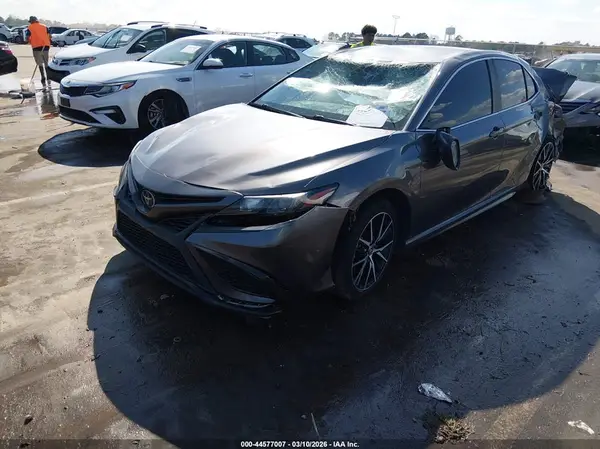 4T1T11AK4MU527582 2021 TOYOTA CAMRY - Image 2