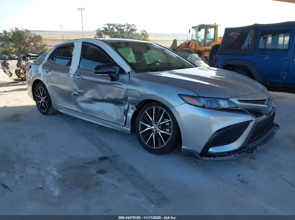 4T1T11AK4MU527727 2021 TOYOTA CAMRY - Image 1