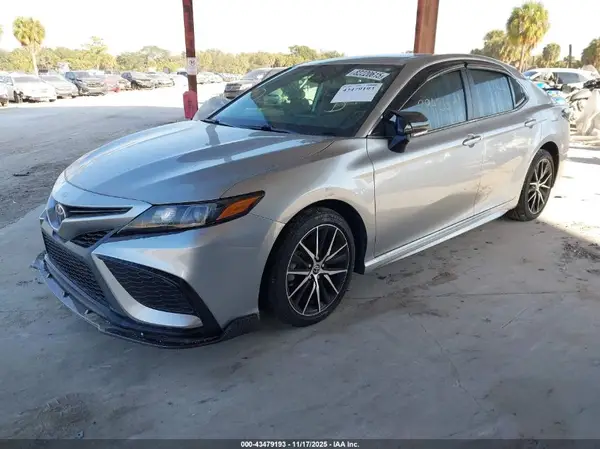 4T1T11AK4MU527727 2021 TOYOTA CAMRY - Image 2