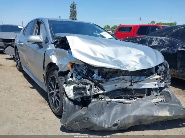 4T1T11AK4MU532359 2021 TOYOTA CAMRY - Image 1