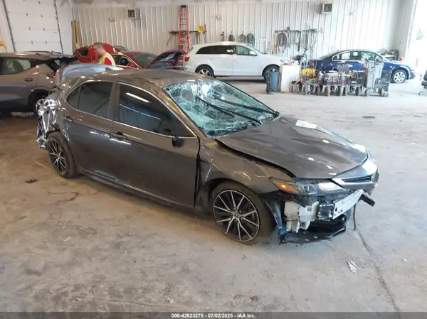 4T1T11AK4MU571467 2021 TOYOTA CAMRY - Image 1