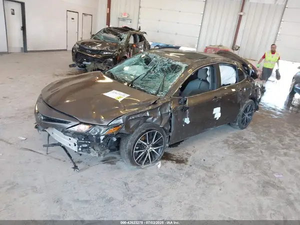 4T1T11AK4MU571467 2021 TOYOTA CAMRY - Image 2