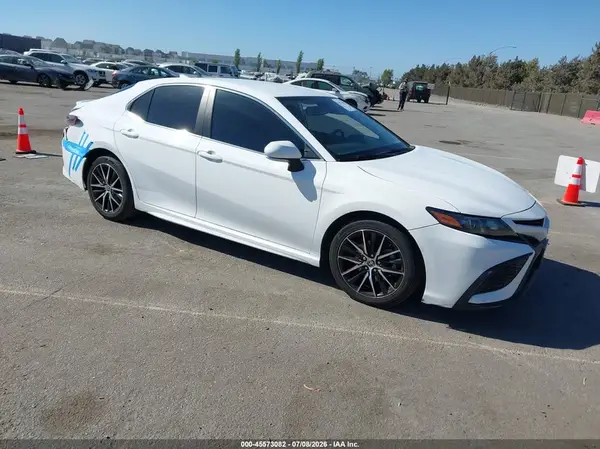 4T1T11AK4MU571873 2021 TOYOTA CAMRY - Image 1