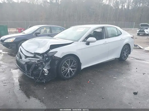 4T1T11AK4NU011725 2022 TOYOTA CAMRY - Image 2