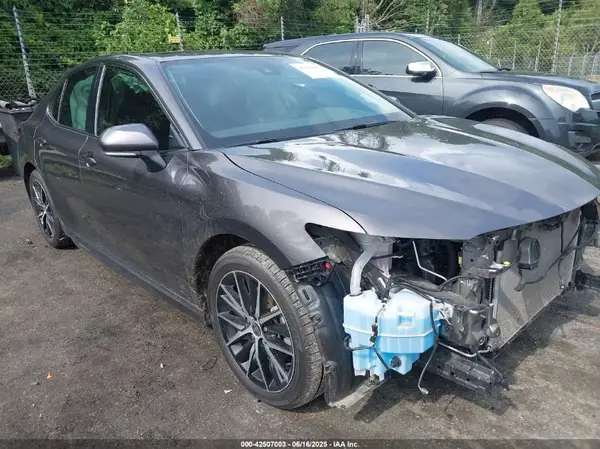 4T1T11AK4NU013779 2022 TOYOTA CAMRY - Image 1