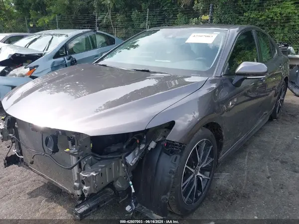 4T1T11AK4NU013779 2022 TOYOTA CAMRY - Image 2