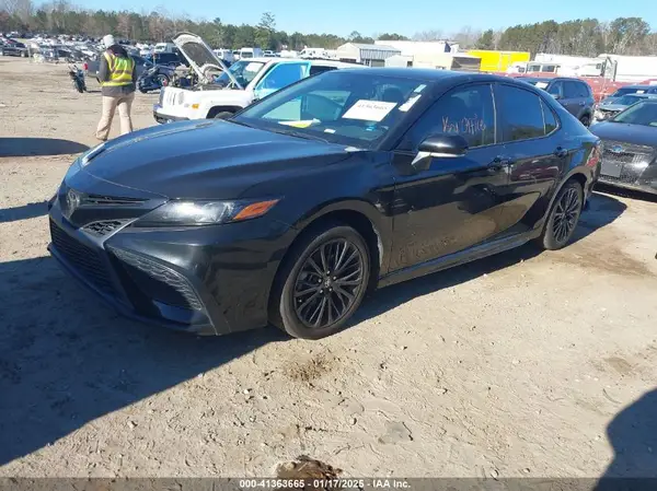 4T1T11AK4NU032719 2022 TOYOTA CAMRY - Image 2