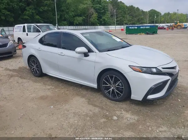 4T1T11AK4NU045356 2022 TOYOTA CAMRY - Image 1