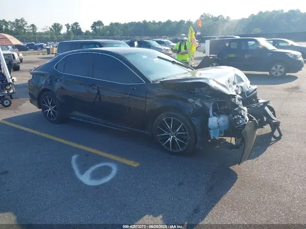 4T1T11AK4NU046393 2022 TOYOTA CAMRY - Image 1