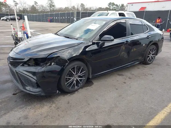 4T1T11AK4NU049116 2022 TOYOTA CAMRY - Image 2