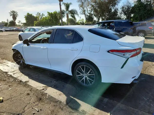 4T1T11AK4NU054879 2022 TOYOTA CAMRY - Image 2