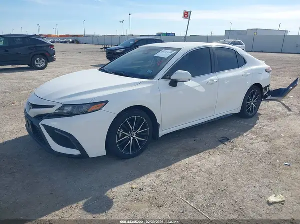 4T1T11AK4NU622192 2022 TOYOTA CAMRY - Image 2