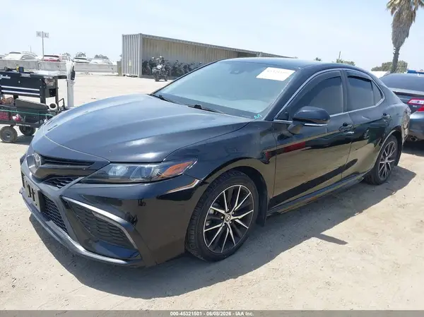 4T1T11AK4NU624699 2022 TOYOTA CAMRY - Image 2