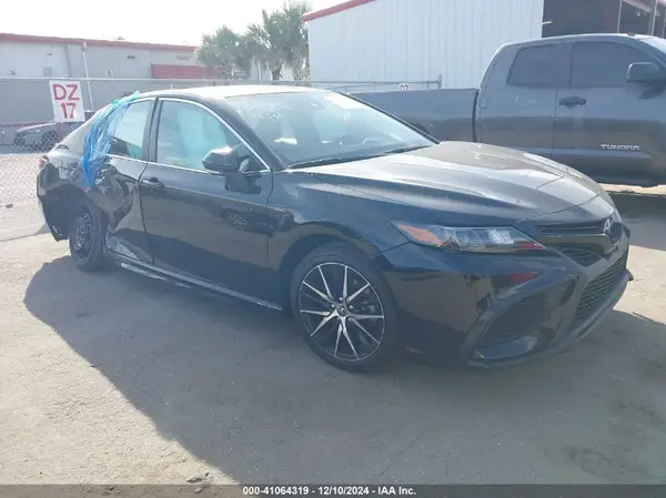 4T1T11AK4NU639042 2022 TOYOTA CAMRY - Image 1