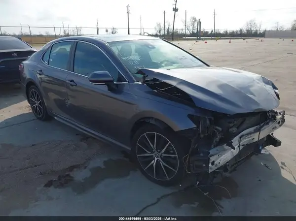 4T1T11AK4NU644466 2022 TOYOTA CAMRY - Image 1
