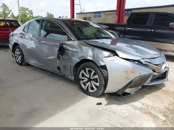 4T1T11AK4NU662501 2022 TOYOTA CAMRY - Image 1