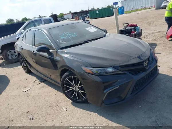 4T1T11AK4NU670503 2022 TOYOTA CAMRY - Image 1