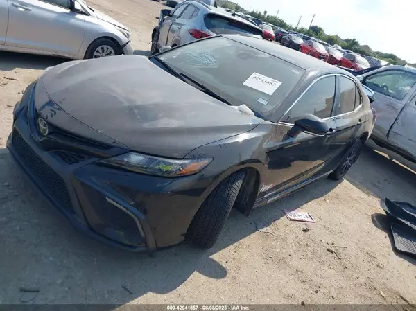 4T1T11AK4NU670503 2022 TOYOTA CAMRY - Image 2