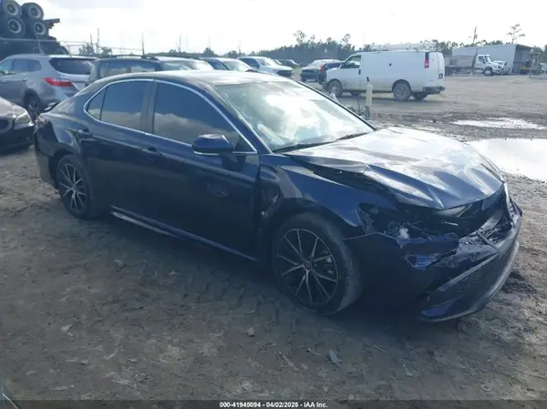 4T1T11AK4NU673773 2022 TOYOTA CAMRY - Image 1
