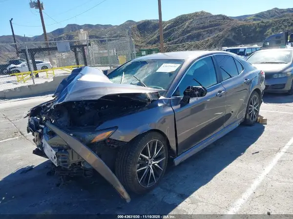 4T1T11AK4NU700552 2022 TOYOTA CAMRY - Image 2