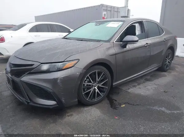 4T1T11AK4NU701460 2022 TOYOTA CAMRY - Image 2