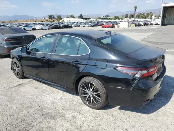 4T1T11AK4NU708263 2022 TOYOTA CAMRY - Image 2