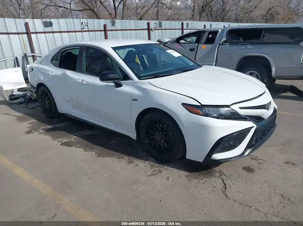4T1T11AK4NU710191 2022 TOYOTA CAMRY - Image 1